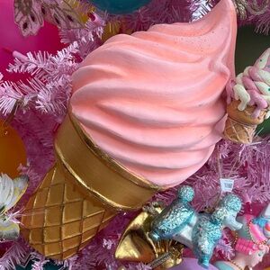 Peachy  Glitterville ice cream cone display